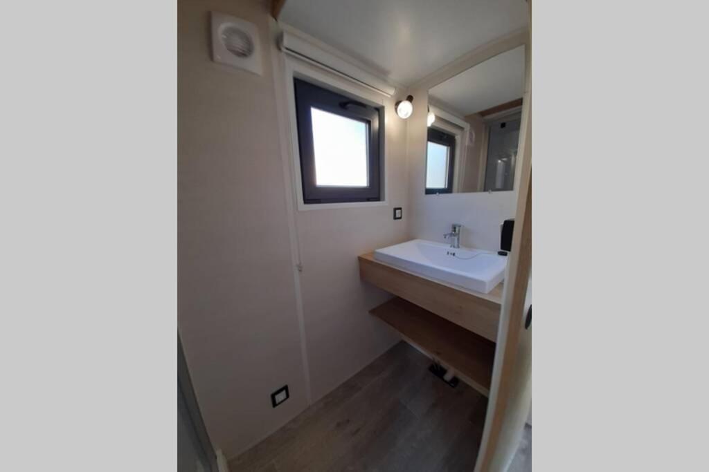 Maison Tiny House 2 Chambres Soulac A 500M Plage Экстерьер фото